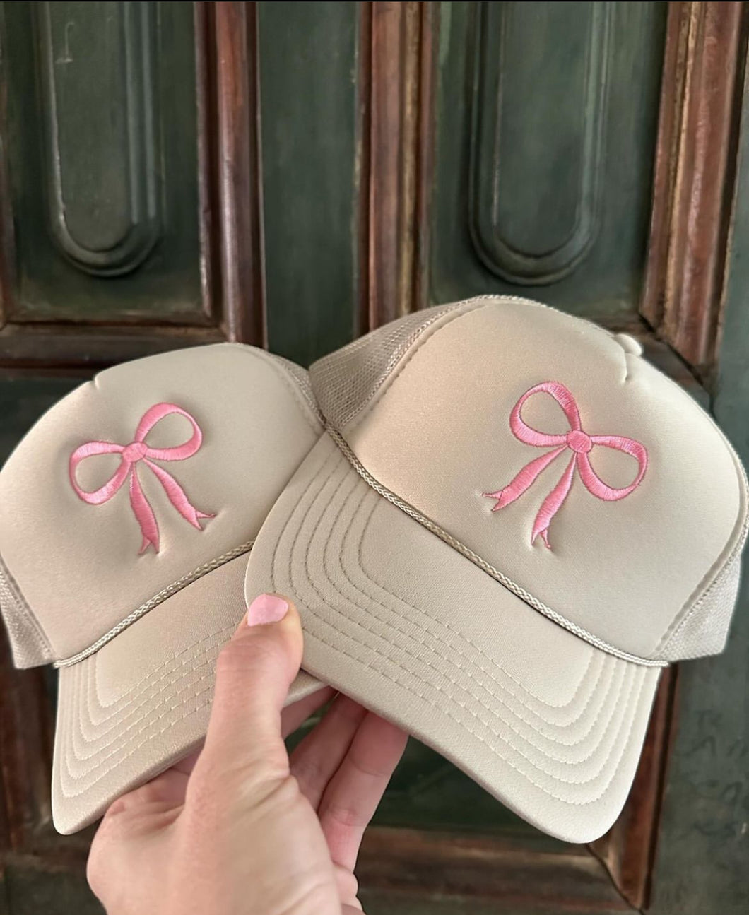 🎀embroidered bow trucker hat