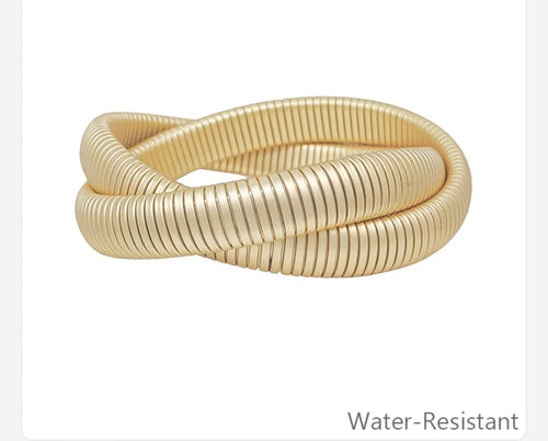 Ribbed twisted bracelet